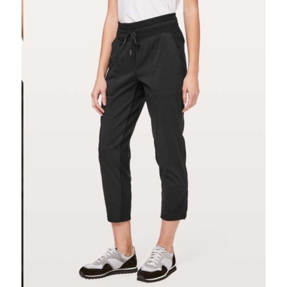 Lululemon Dance Studio‎ Crop 25" Black Swift Athletic Track Pants Size 8